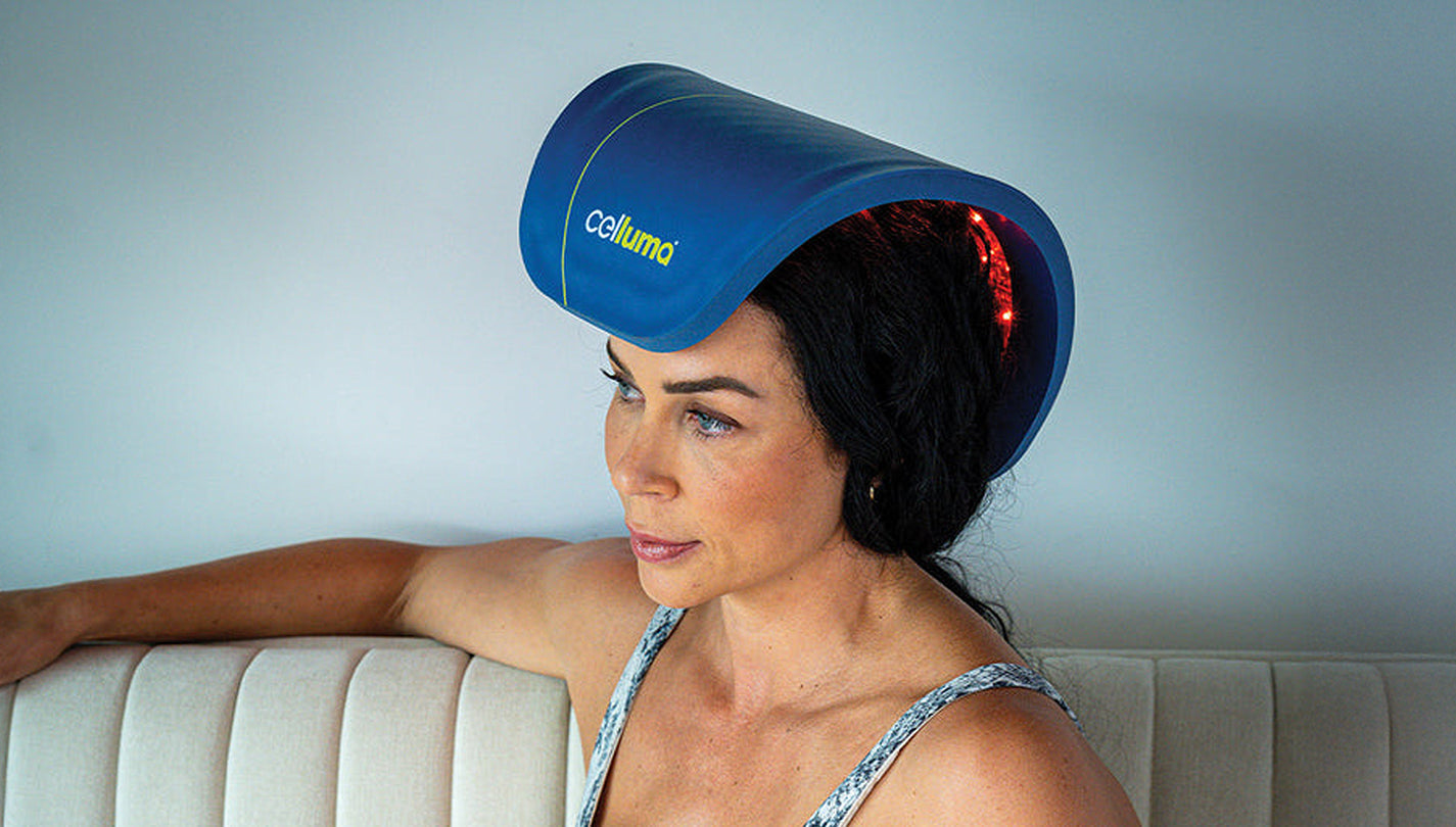 Diagram showing red light penetrating the scalp to reach the hair follicle bulb and dermal papilla cells.