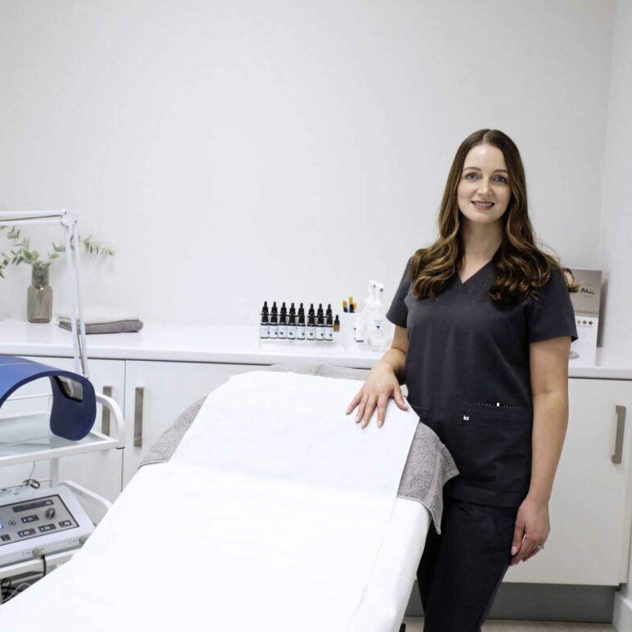 Aestheticians using celluma red light therapy to rejunvenate skin.